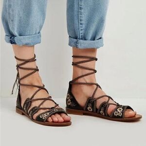 Forever 21 Black Lace Up Embroidered Gladiator Boho Festival Sandals